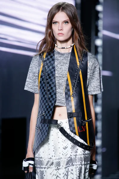 Look 37